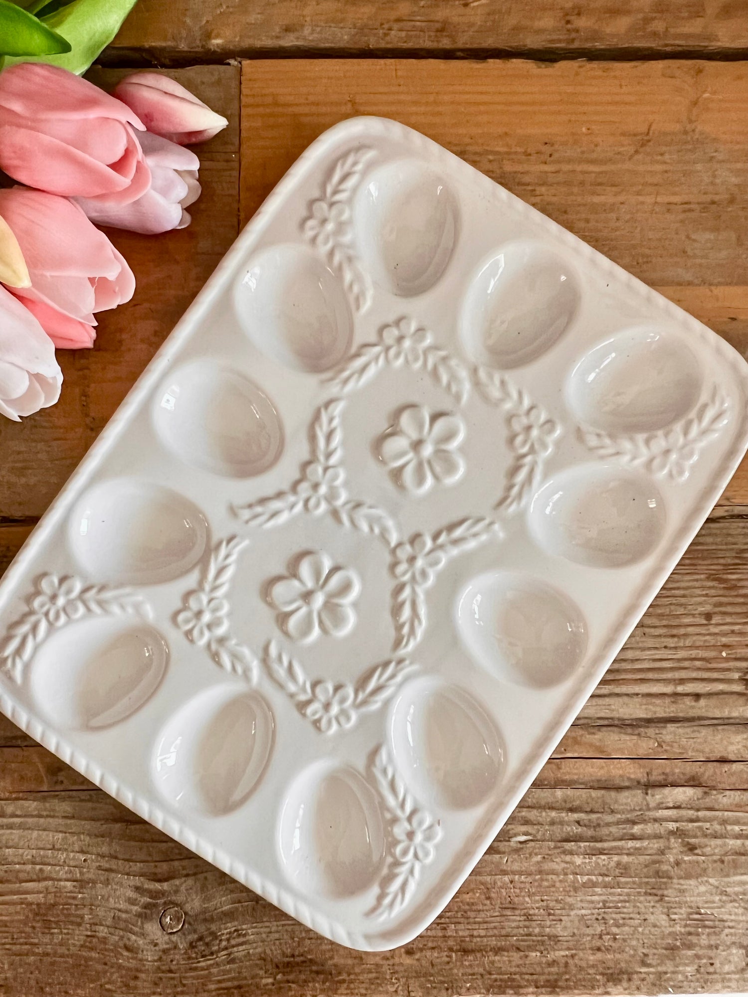 vintage eierbord, keramische eierhouder, AH eierbord, wit eierbord, eierbord voor 12 eieren, retro servies, vintage keukenaccessoires, Albert Heijn eierbord, schaal voor eieren