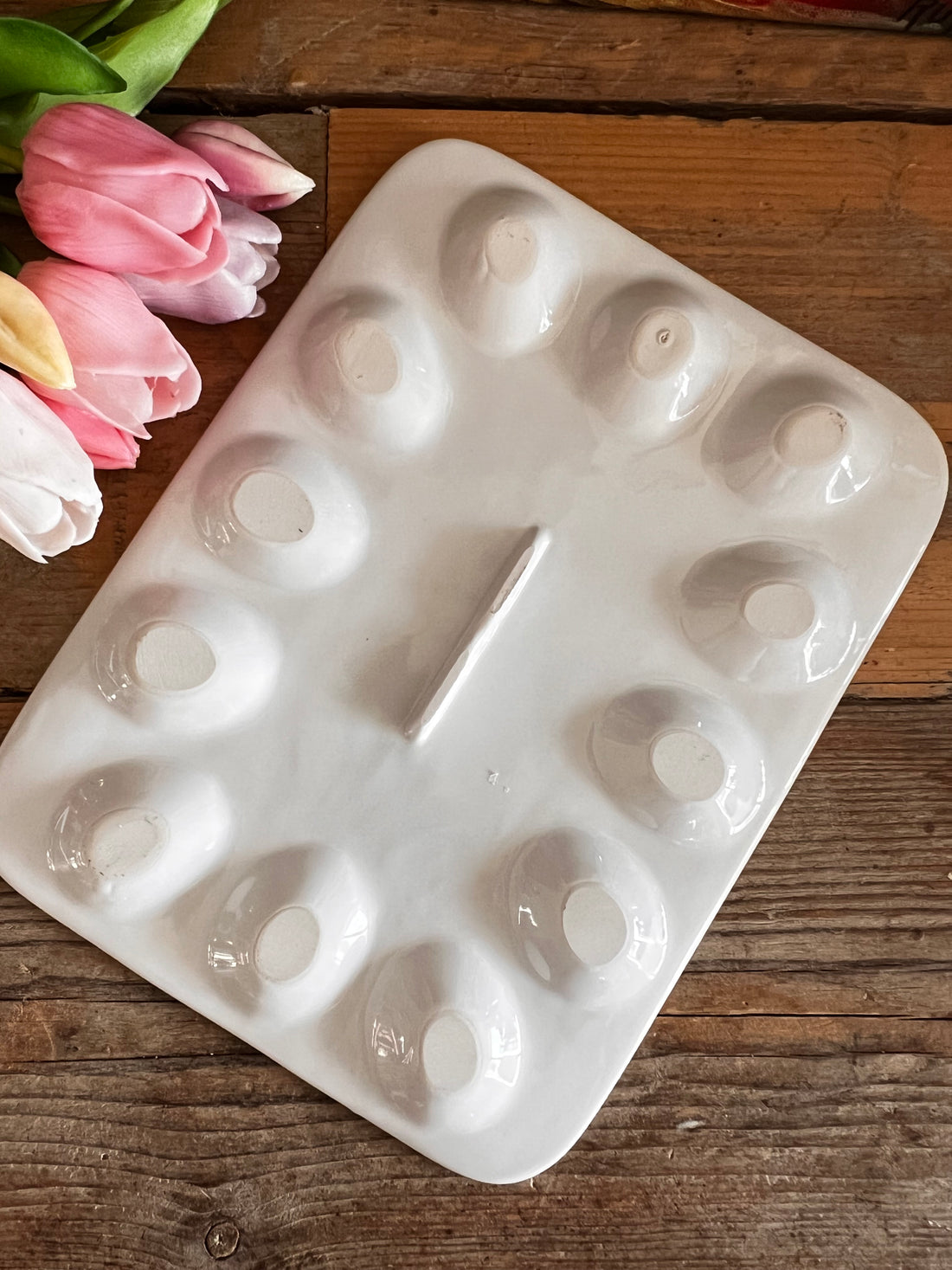 vintage eierbord, keramische eierhouder, AH eierbord, wit eierbord, eierbord voor 12 eieren, retro servies, vintage keukenaccessoires, Albert Heijn eierbord, schaal voor eieren