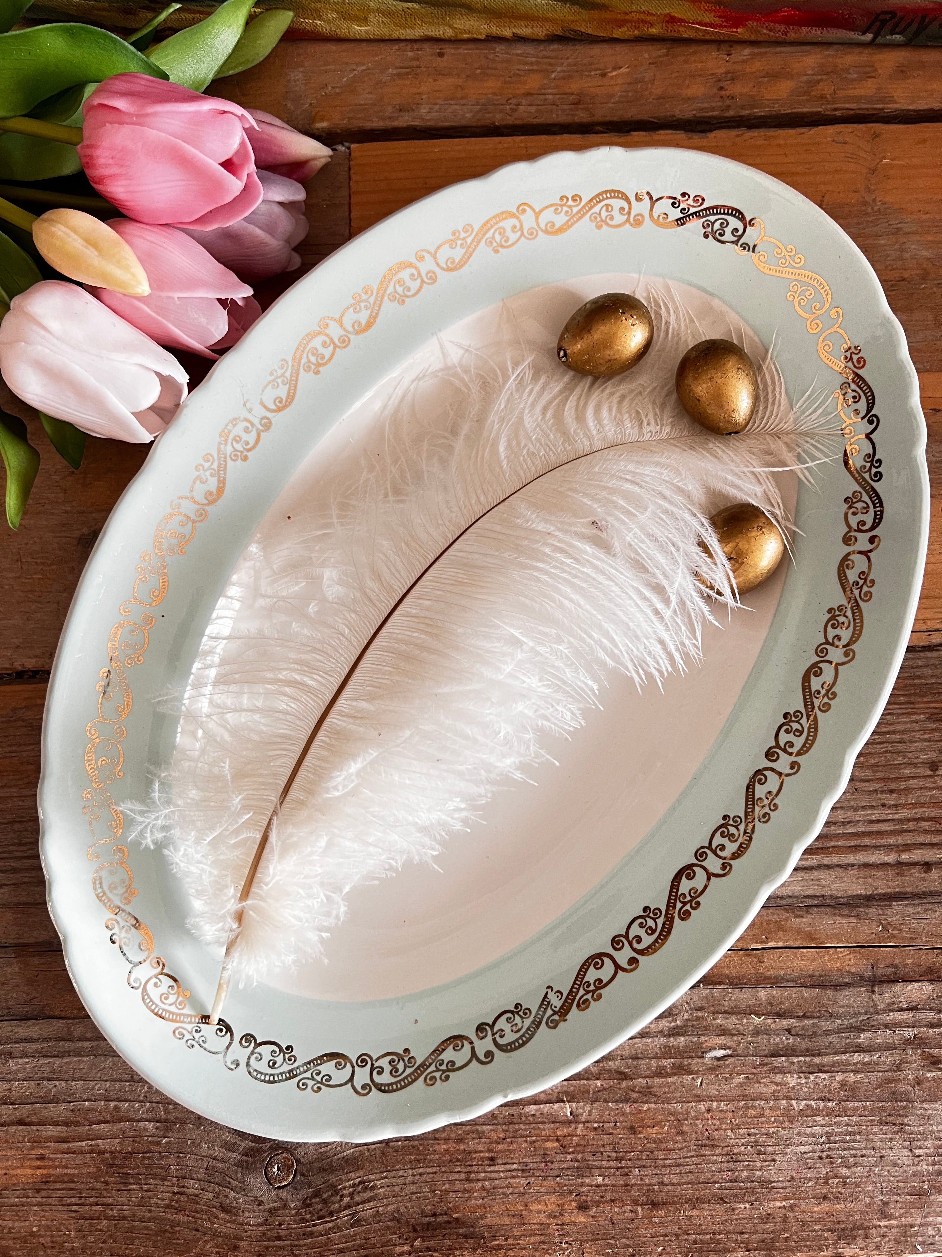 &amp;nbsp;Franse serveerschaal, brocante schaal, zeegroene rand, goudkleurige accenten, serveerschaal, vintage serveerschaal, Franse brocante, decoratieve serveerschaal.