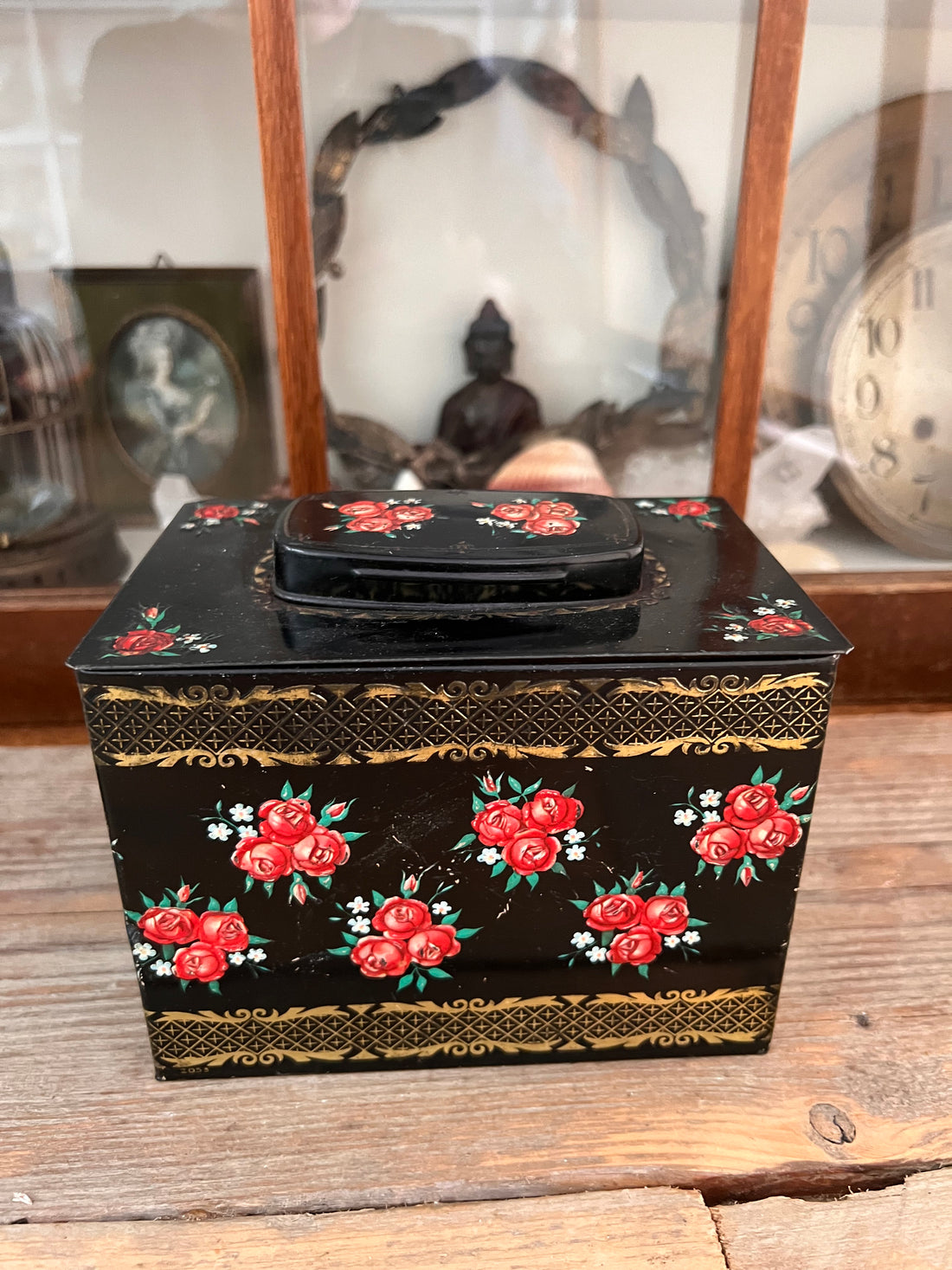 Black tin with roses