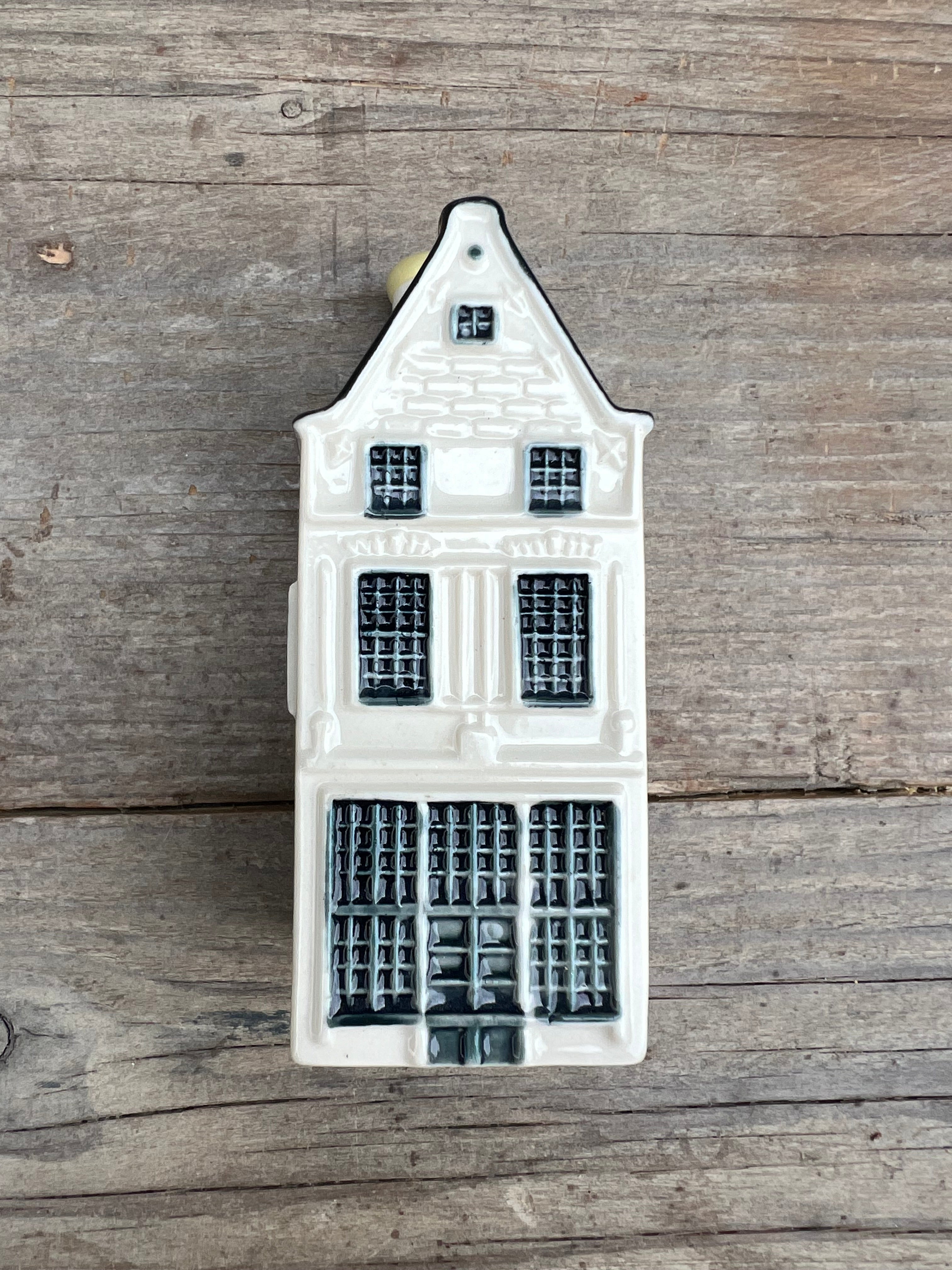 KLM huisje nummer 8 Oudezijds Voorburgwal Amsterdam