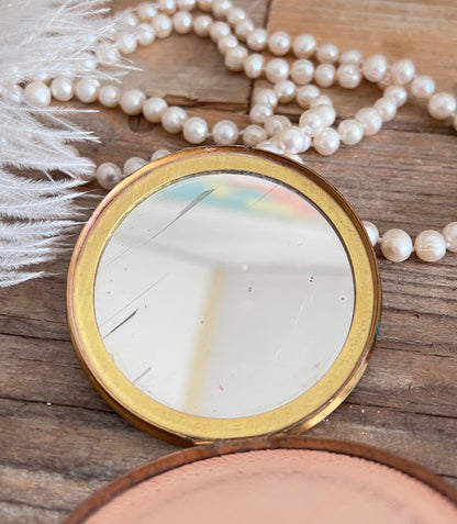 poederdoos jaren 50, Melissa poederdoos, vintage poederdoos bloemen, lucite poederdoos, brocante beauty accessoires, retro poederdoos kopen, sfeervolle poederdoos, vintage make-up doos, jaren 50 make-up accessoires, decoratieve poederdoos.