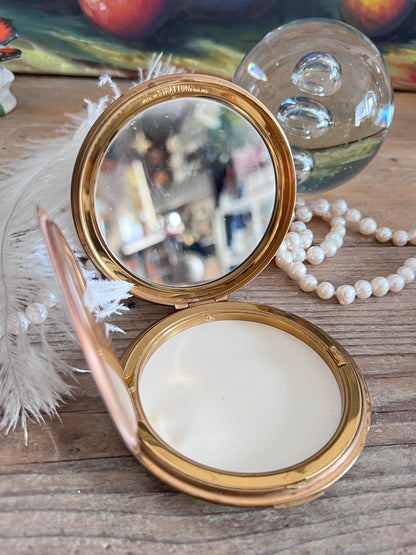 grote poederdoos jaren 50, Stratton poederdoos vintage, vintage poederdoos Stratton, jaren 50 make-up accessoires, retro poederdoos kopen, brocante poederdoos, vintage beauty doos, klassieke poederdoos jaren 50, authentieke Stratton poederdoos, vintage kaptafel accessoires.