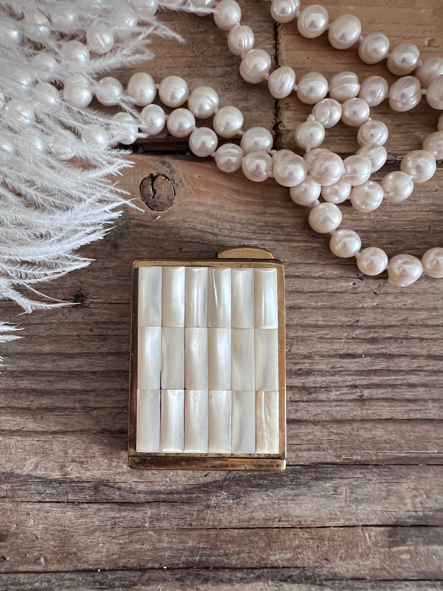 Art Deco parfumverstuiver, La Donna parfumverstuiver, parfumverstuiver met parelmoer, vintage parfumverstuiver, collectors item parfumverstuiver, zeldzame parfumverstuiver, parfumverstuiver bijvullen, unieke parfumverstuiver, Art Deco cadeau, luxe vintage parfumaccessoire.