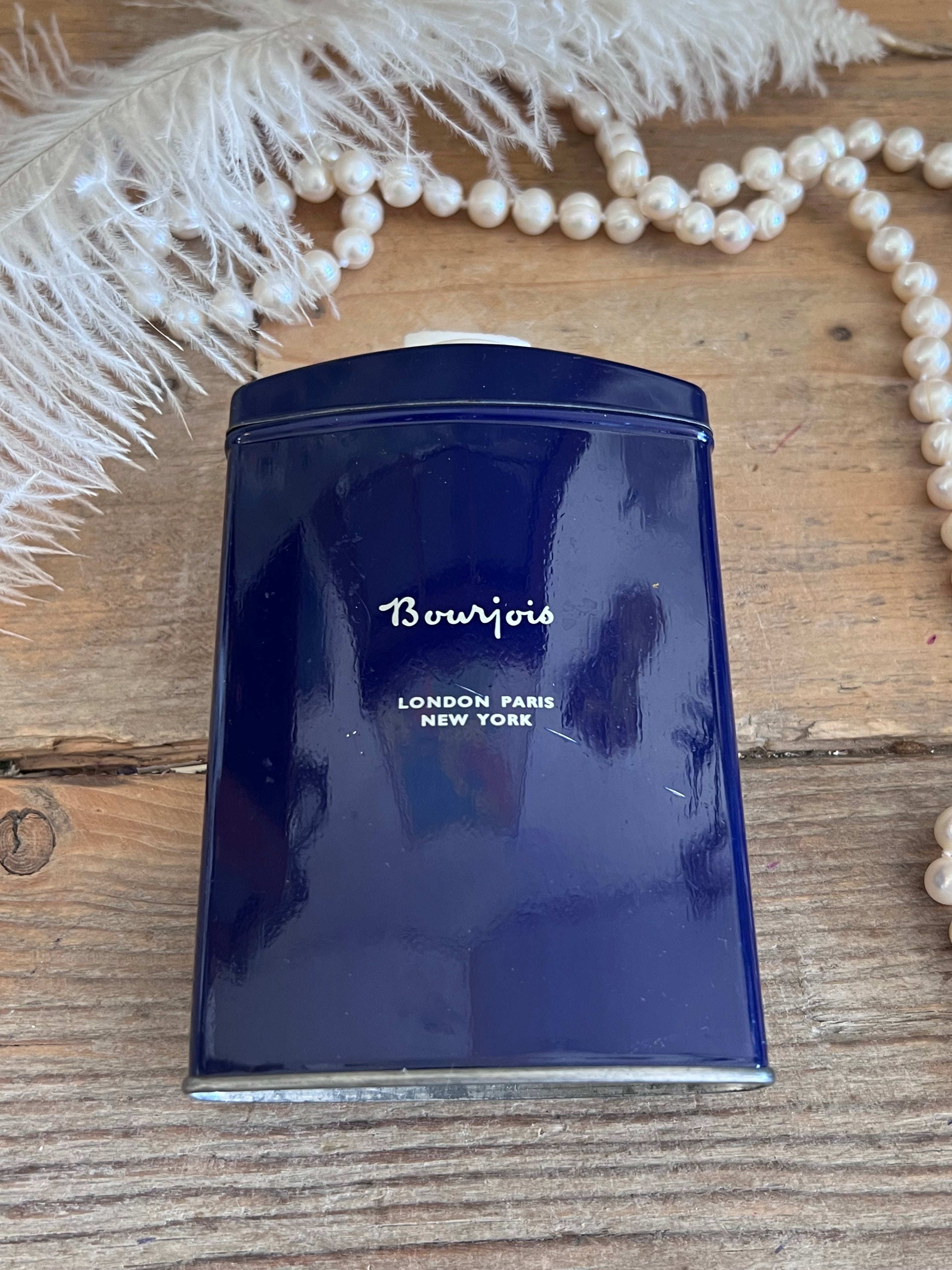 “Soir de Paris talkpoeder”, “Bourjois”, “vintage jaren 50”, “verzamelobject”, “vintage cosmetica” en “retro beautyproducten