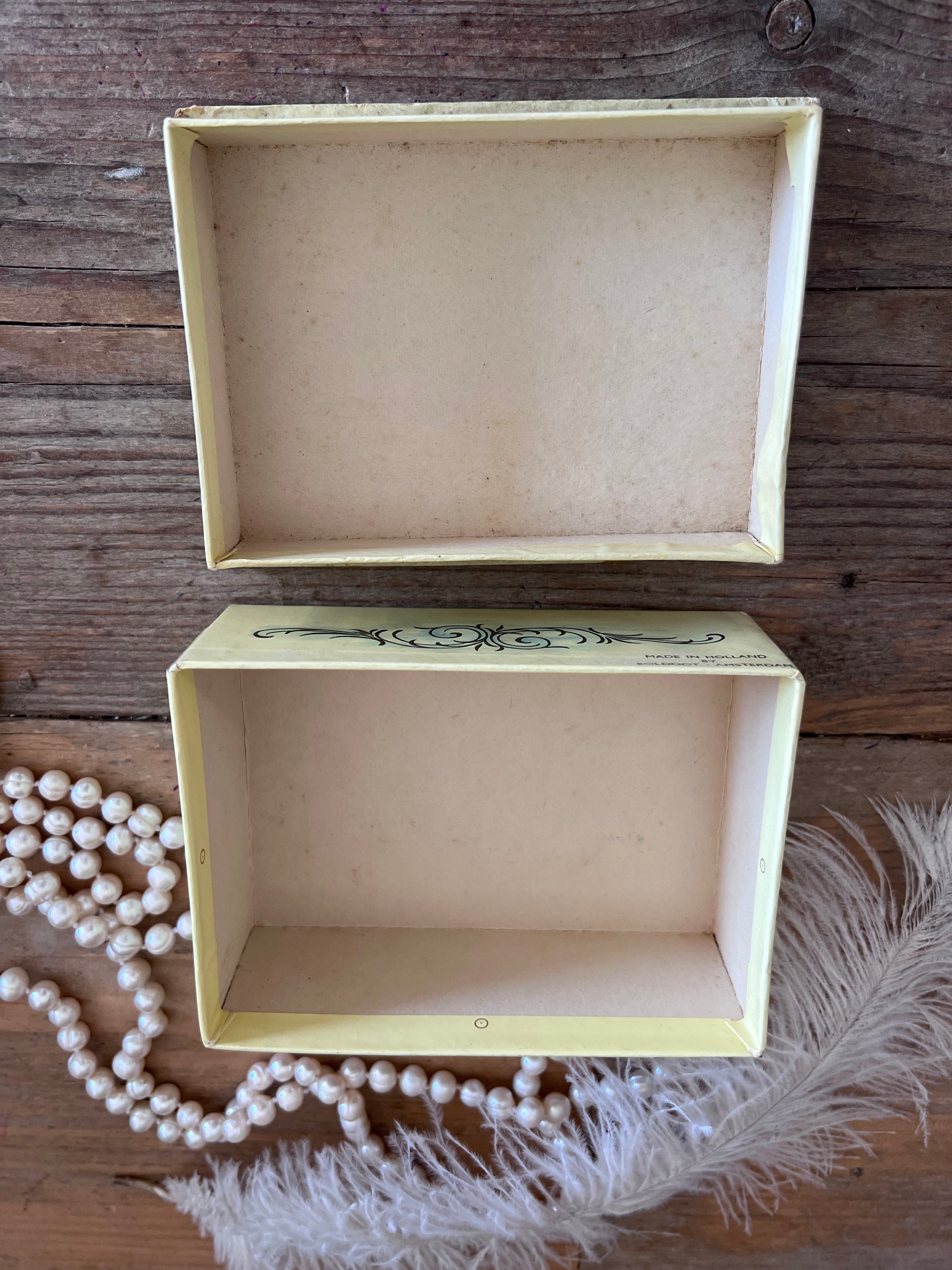 Vintage doosje Lavendel Boldoot, Boldoot zeep doosje vintage, oud parfum doosje, vintage opbergdoosje papier, Lavendel Boldoot collectible, antiek parfum verpakking, retro zeep en eau de cologne doosje, nostalgisch vintage doosje.