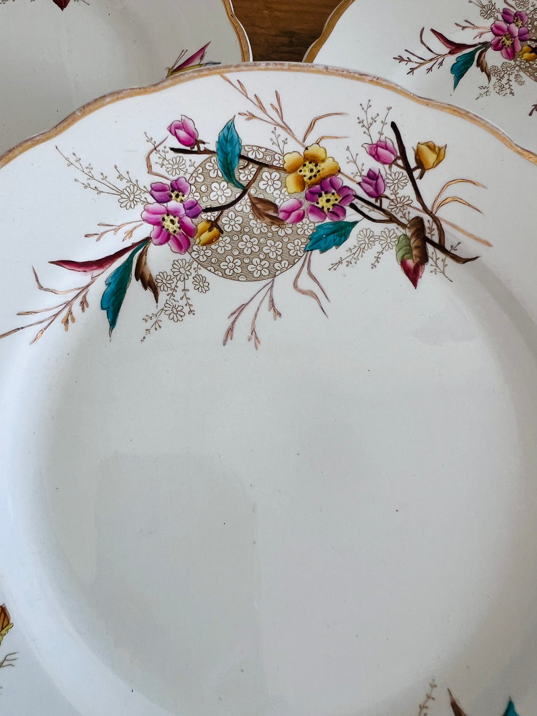 Petrus Regout ontbijtbord, Petrus Regout Lente, antiek ontbijtbord, handbeschilderd ontbijtbord, vintage servies, Nederlands keramiek, antiek servies, handgemaakt ontbijtbord, uniek ontbijtbord, lenteservies