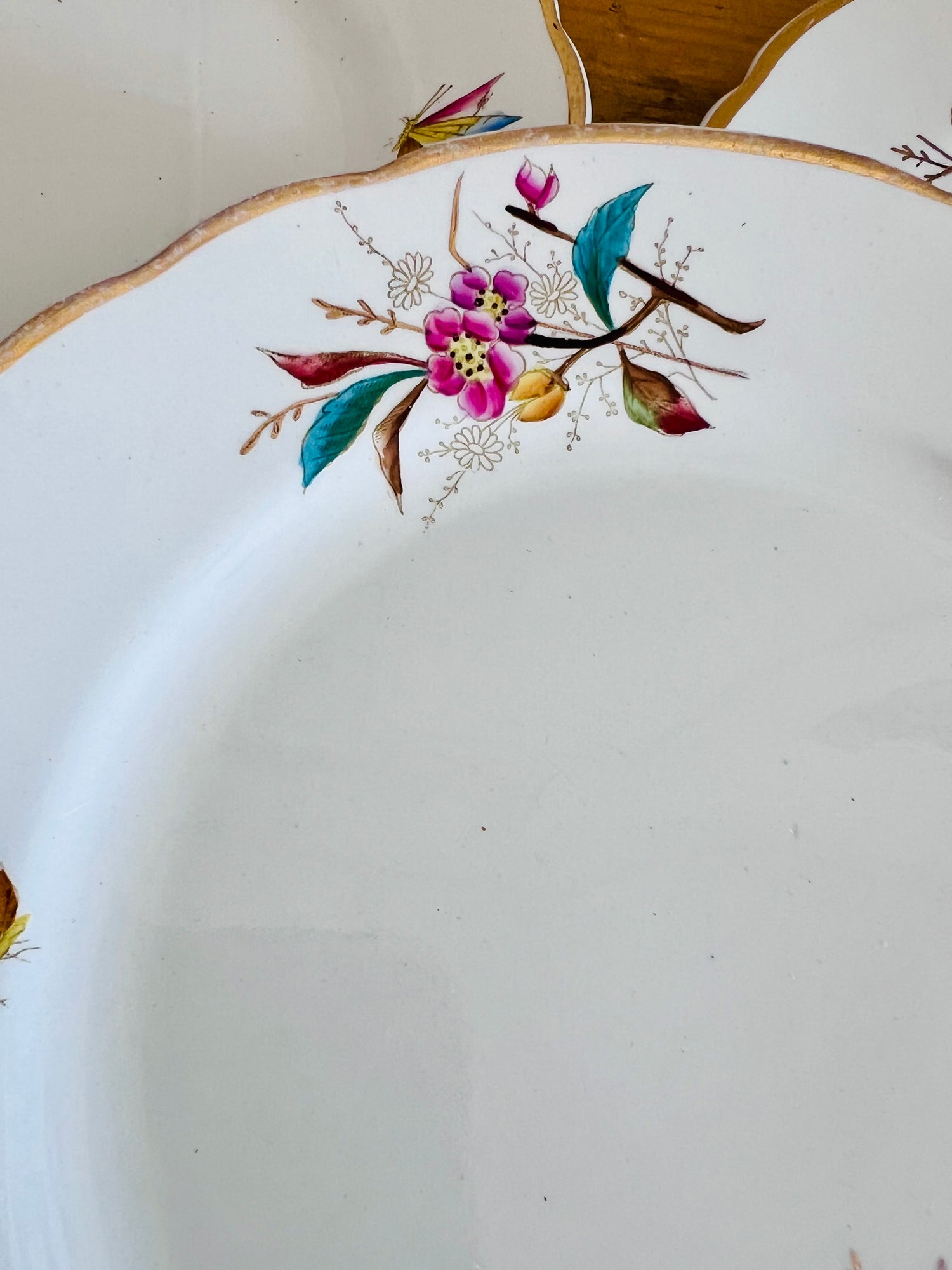 Petrus Regout ontbijtbord, Petrus Regout Lente, antiek ontbijtbord, handbeschilderd ontbijtbord, vintage servies, Nederlands keramiek, antiek servies, handgemaakt ontbijtbord, uniek ontbijtbord, lenteservies