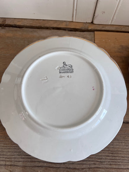 Petrus Regout ontbijtbord, Petrus Regout Lente, antiek ontbijtbord, handbeschilderd ontbijtbord, vintage servies, Nederlands keramiek, antiek servies, handgemaakt ontbijtbord, uniek ontbijtbord, lenteservies