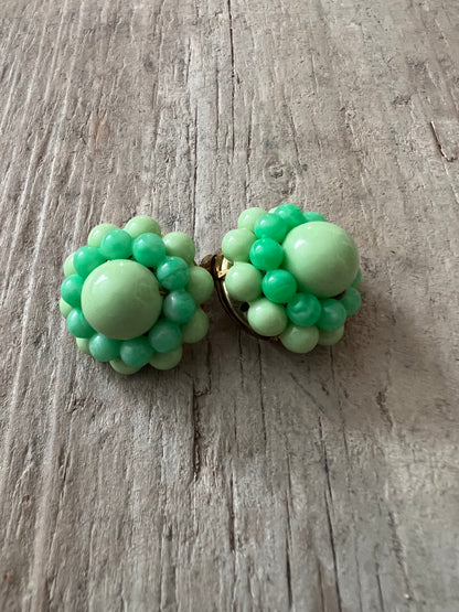 Retro floral earclips duo green