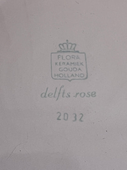 Delfts roze serveerbord, authentiek Delfts bord, vintage Delfts aardewerk, Nederlands aardewerk, Delfts blauw alternatief, traditioneel serveerbord, vintage servies, Delfts aardewerk kopen.

Flora keramiek gouda