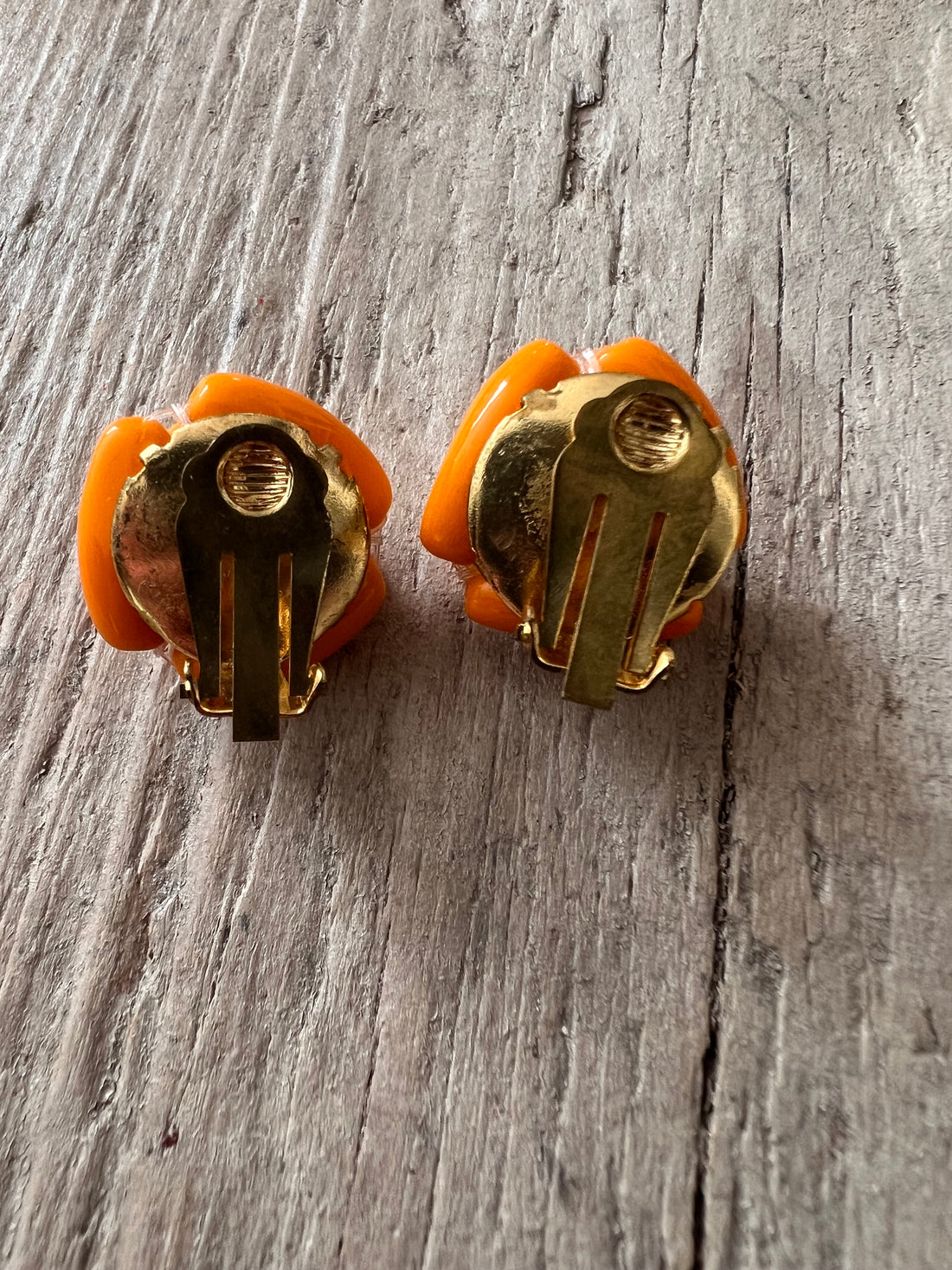 Oranje retro oorclips