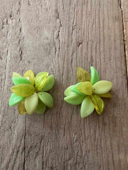 Green vintage flower earclips