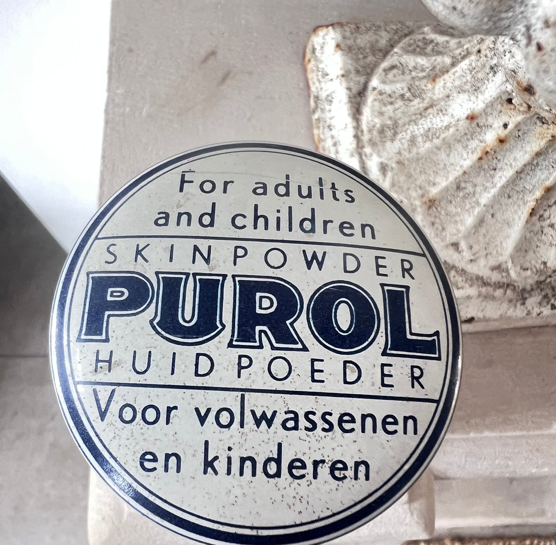 vintage Purol talkpoeder blikje, Purol blikje gevuld, retro talkpoeder blikje, vintage cosmetica blikje, oude Purol verpakking, vintage beauty verzamelen, nostalgisch talkpoeder blik, Purol talkpoeder collector item, vintage badkamerdecor, retro verzorgingsblikje.