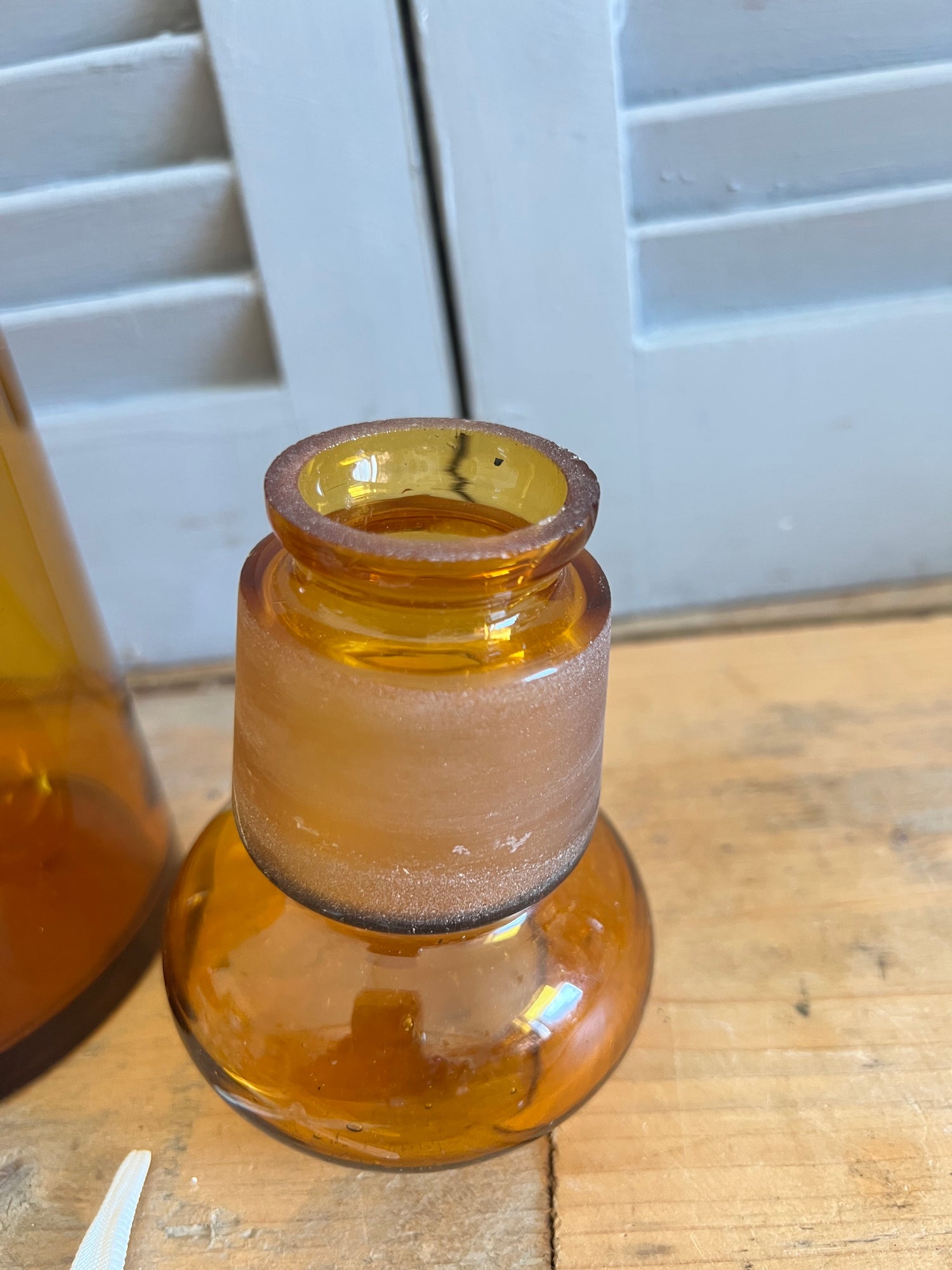 Antieke apothekerspot bruin glas