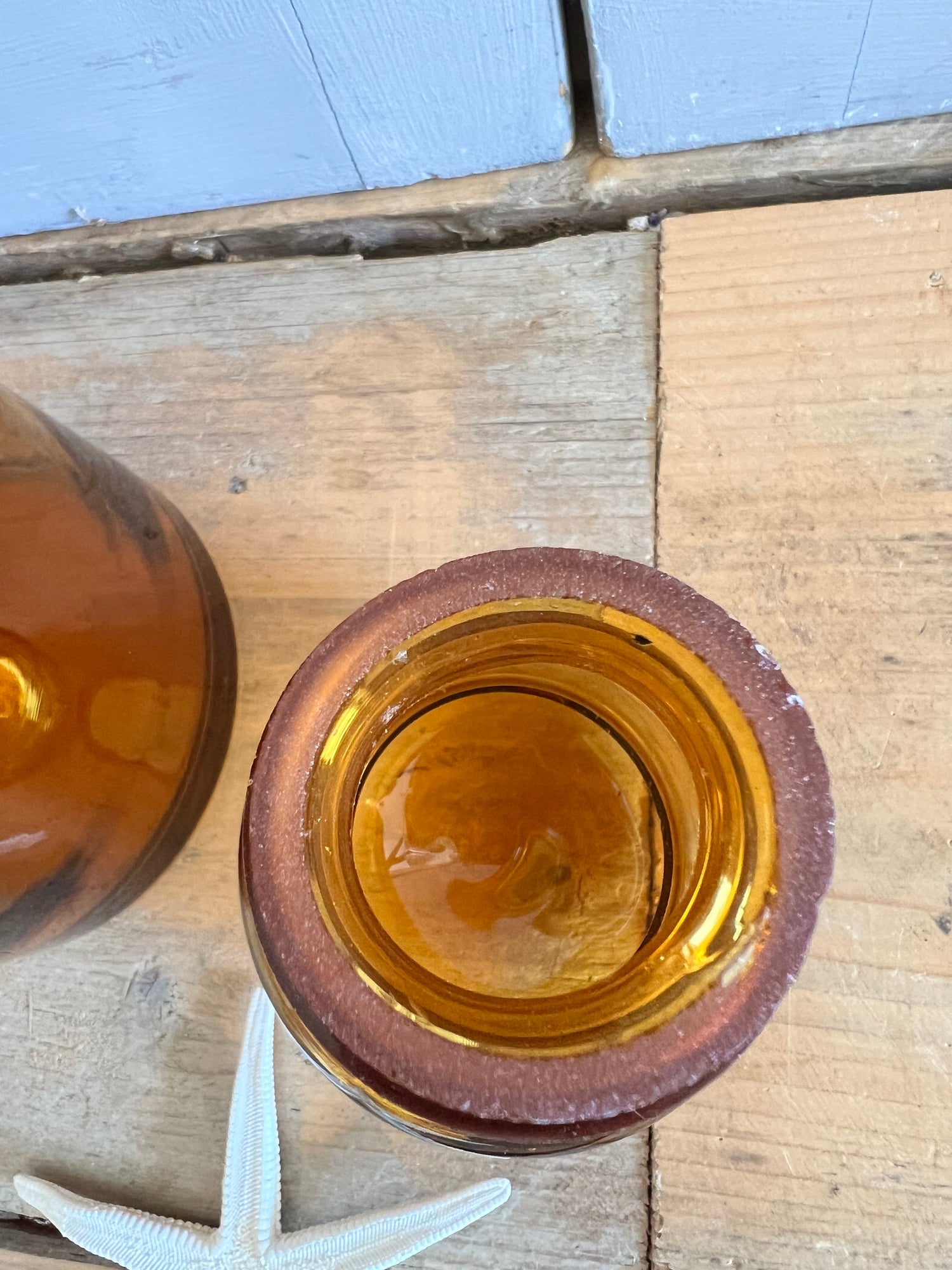Antieke apothekerspot bruin