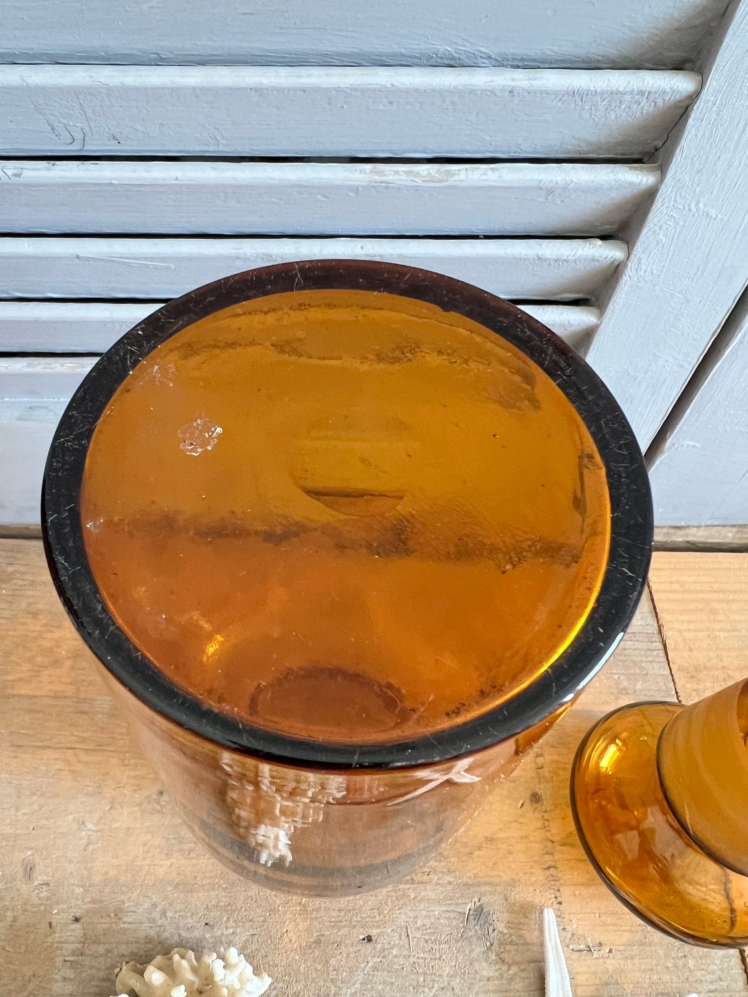 Antieke apothekerspot bruin