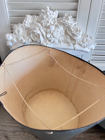 antieke hoge hoed, vintage hoge hoed, klassieke hoge hoed, hoge hoed in bewaardoos, antieke hoeden kopen, retro hoge hoeden, historisch hoofddeksel, bewaardoos hoge hoed, decoratieve vintage hoed
