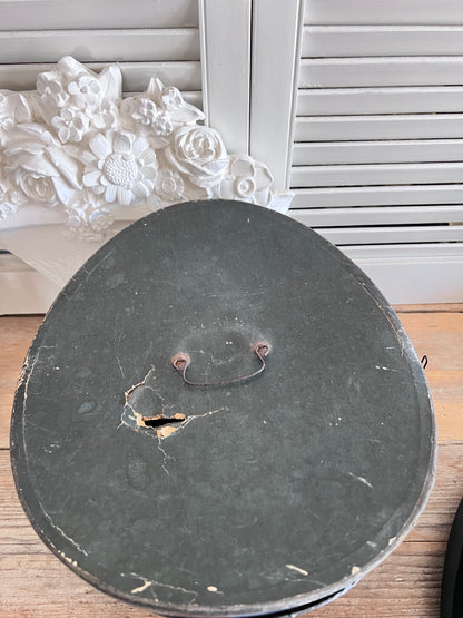 antieke hoge hoed, vintage hoge hoed, klassieke hoge hoed, hoge hoed in bewaardoos, antieke hoeden kopen, retro hoge hoeden, historisch hoofddeksel, bewaardoos hoge hoed, decoratieve vintage hoed
