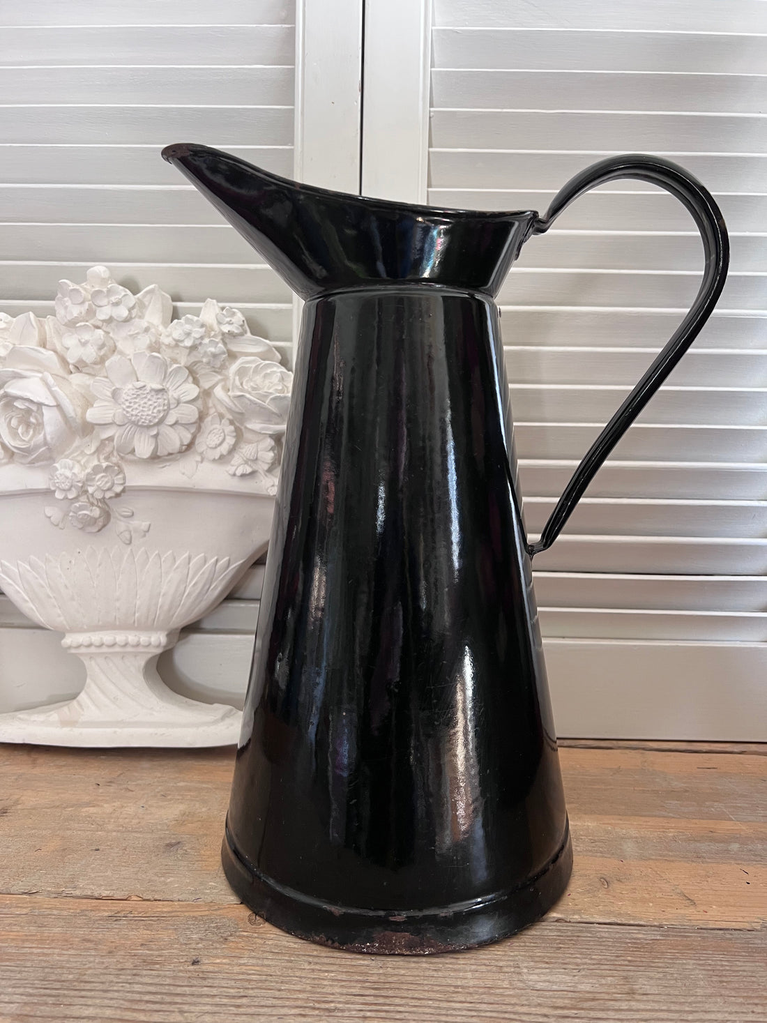 zwart emaille kan, emaille kan Frankrijk, vintage emaille kan, Franse brocante kan, antieke emaille waterkan, emaille vaas zwart, brocante keukenaccessoire, Frans emaille servies, retro emaille kan
