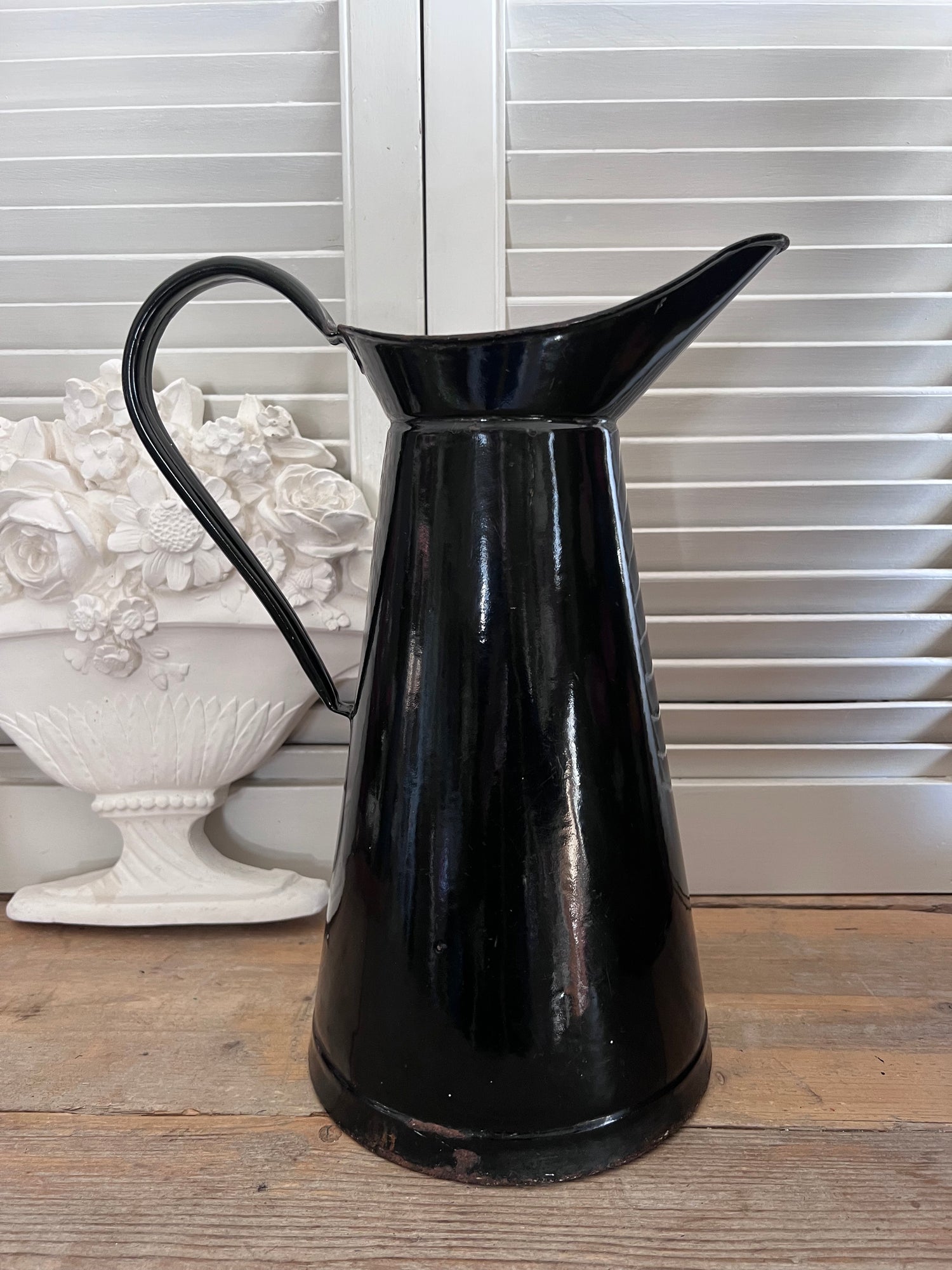 zwart emaille kan, emaille kan Frankrijk, vintage emaille kan, Franse brocante kan, antieke emaille waterkan, emaille vaas zwart, brocante keukenaccessoire, Frans emaille servies, retro emaille kan