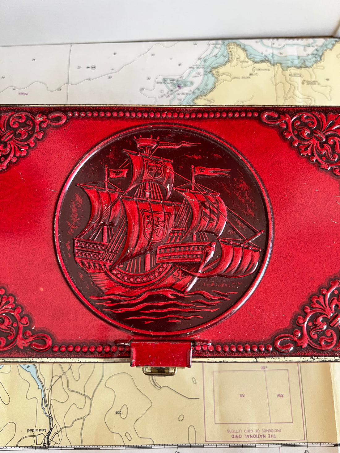 Rood sigarenblik Elizabeth Bas