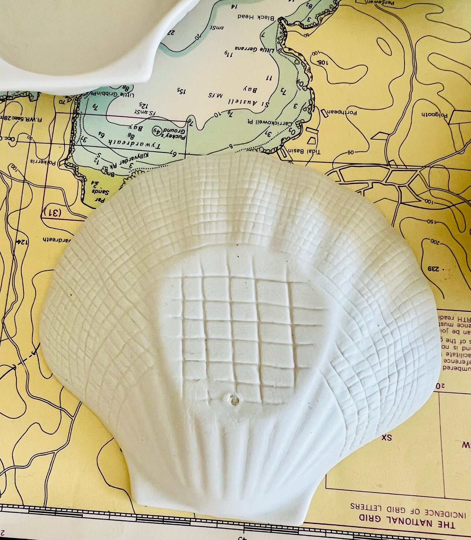 Decoratief schelpschaaltje biscuit porselein