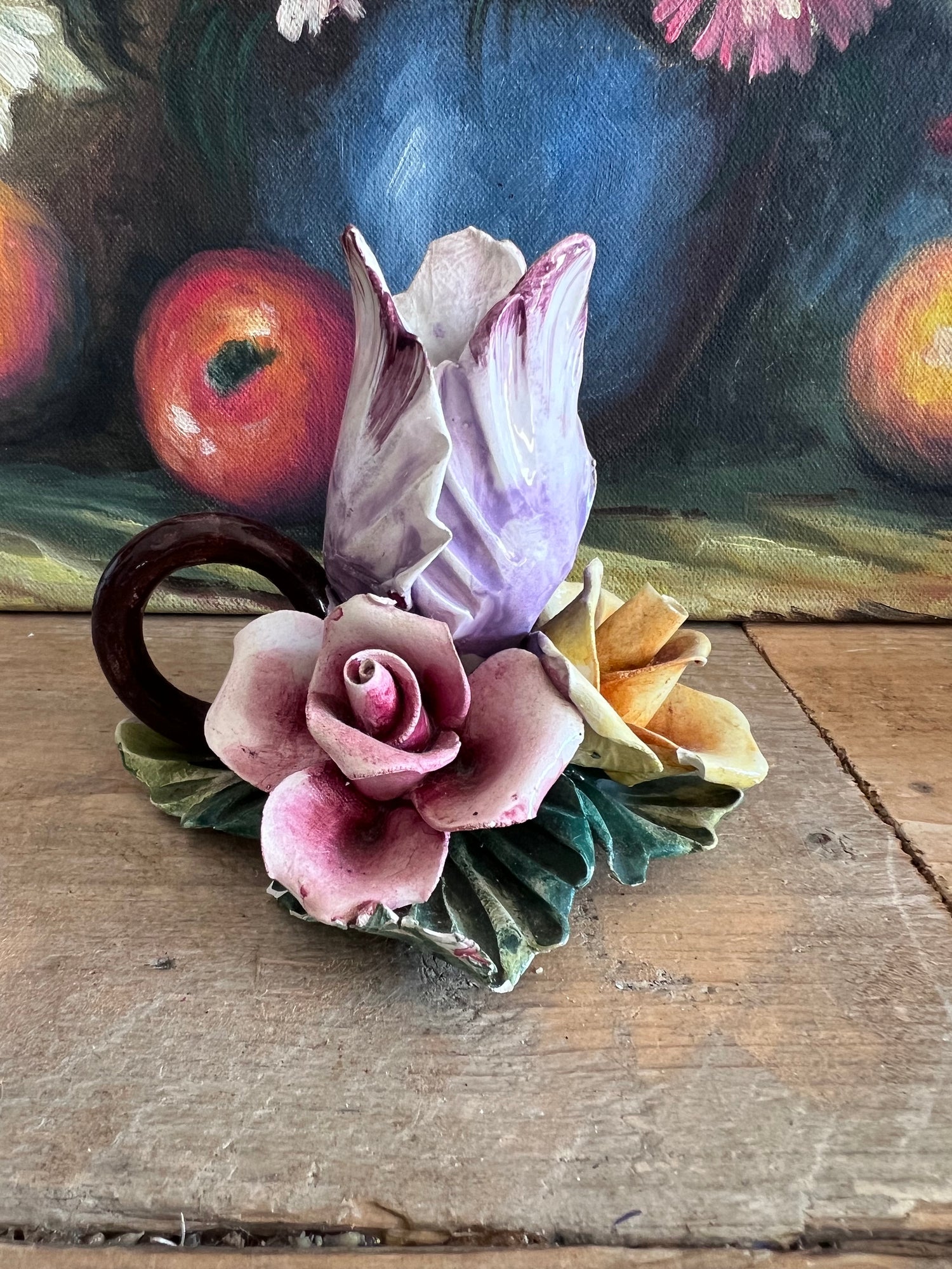 Capodimonte Bassano kandelaar met bloem en rozen, kandelaar van aardewerk, vintage kandelaar, Italiaans vintage, vrolijke kandelaar