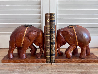 Vintage boekensteunen van hout met olifanten