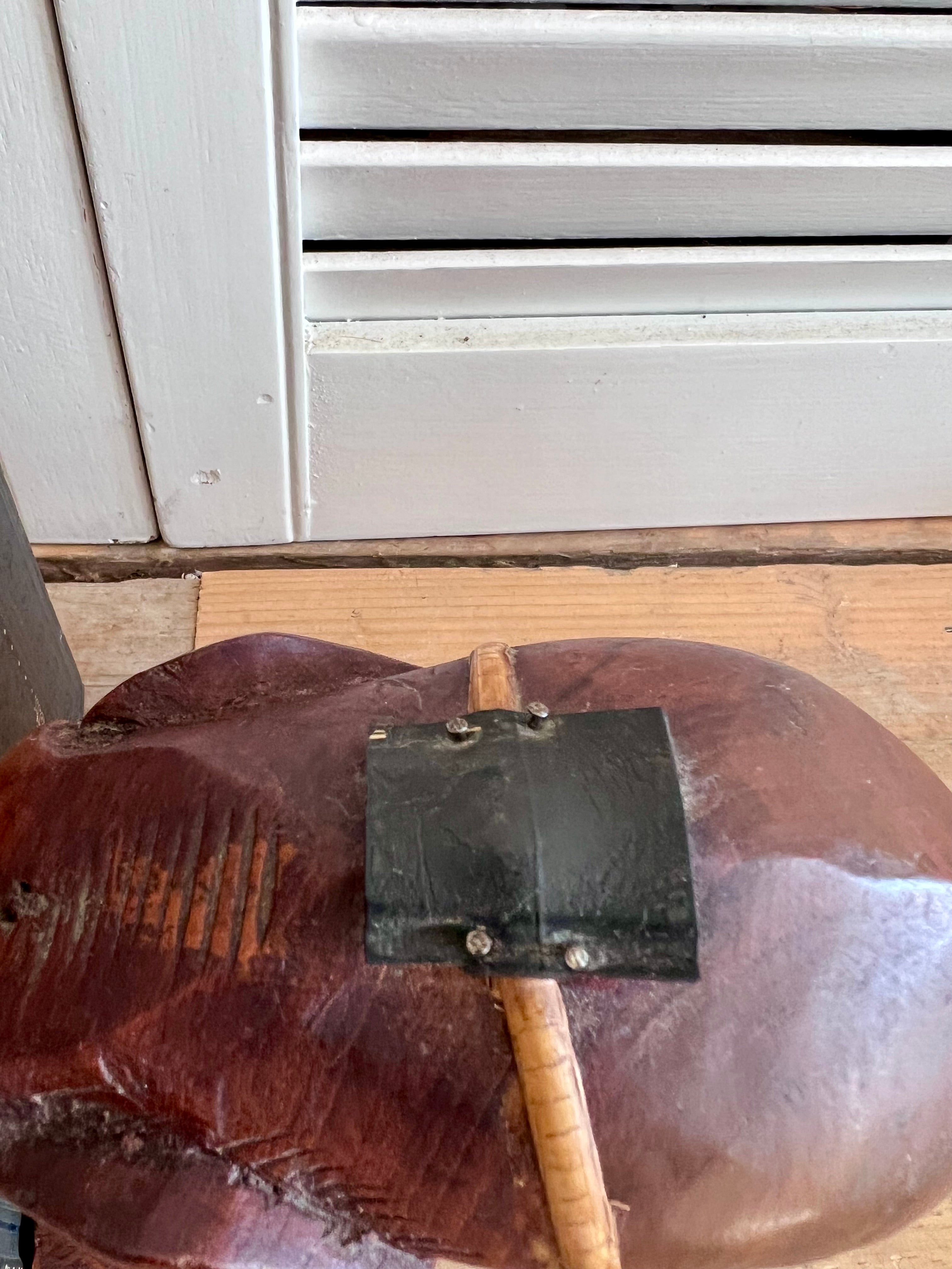 Vintage boekensteunen van hout met olifanten