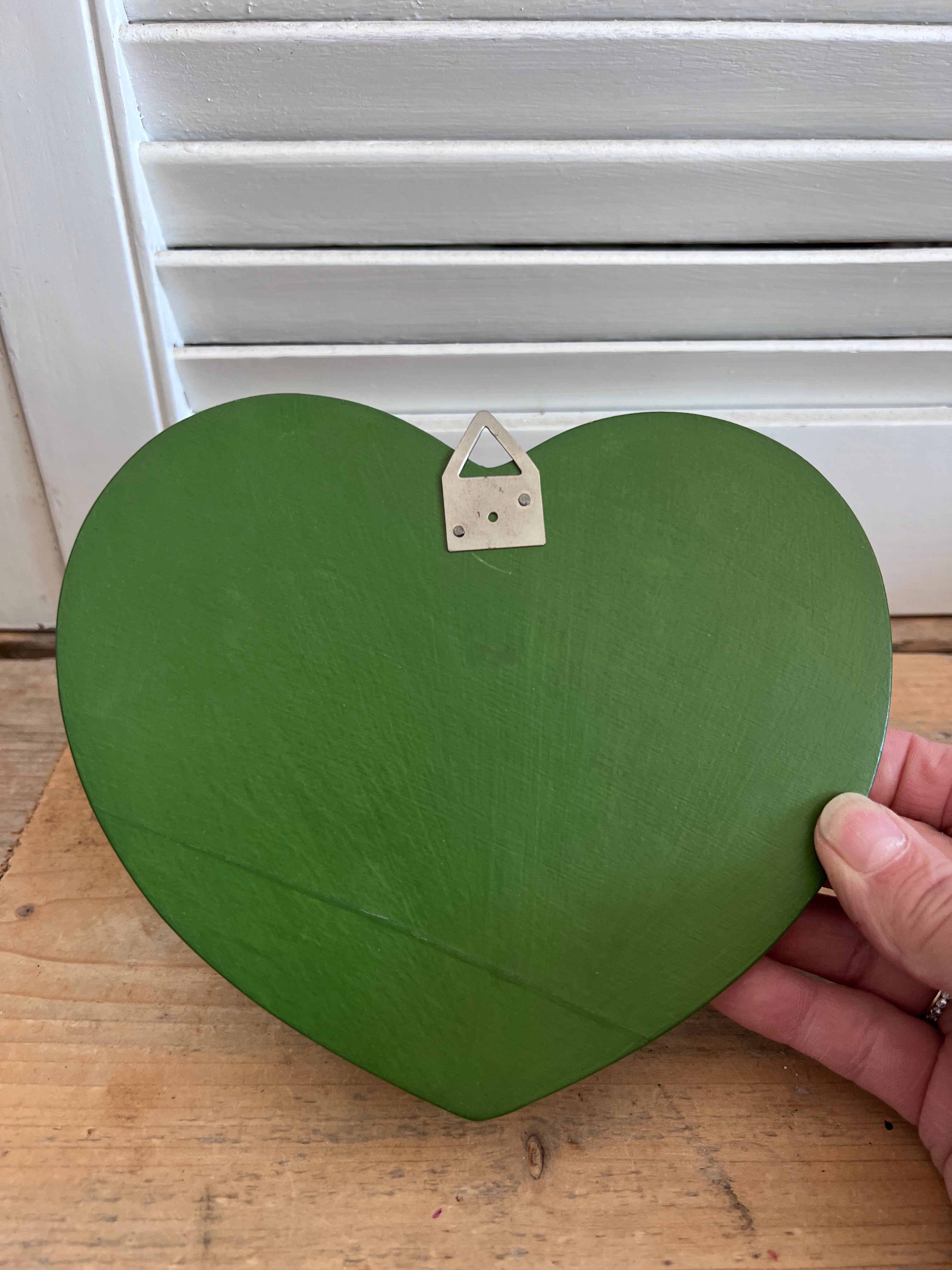Houten folklore rekje in de vorm van een hart