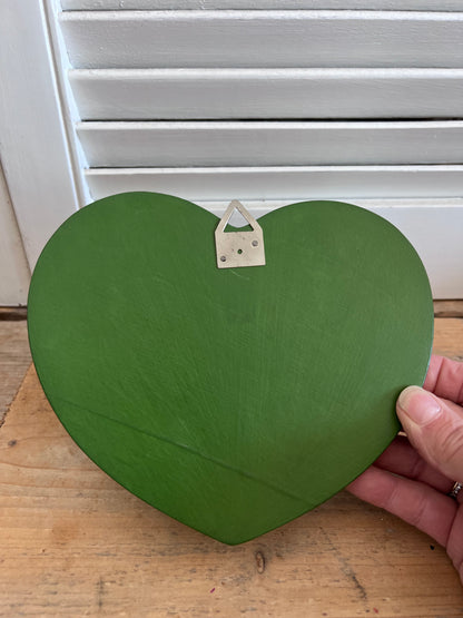 Houten folklore rekje in de vorm van een hart