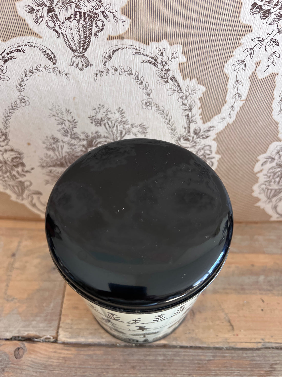 Tomado voorraadbus, vintage voorraadbus, voorraadbus zwart beige, Tomado voorraadbus met kinderen, retro voorraadbus, voorraadbus keuken, lucht- en vochtdichte voorraadbus, decoratieve voorraadbus.