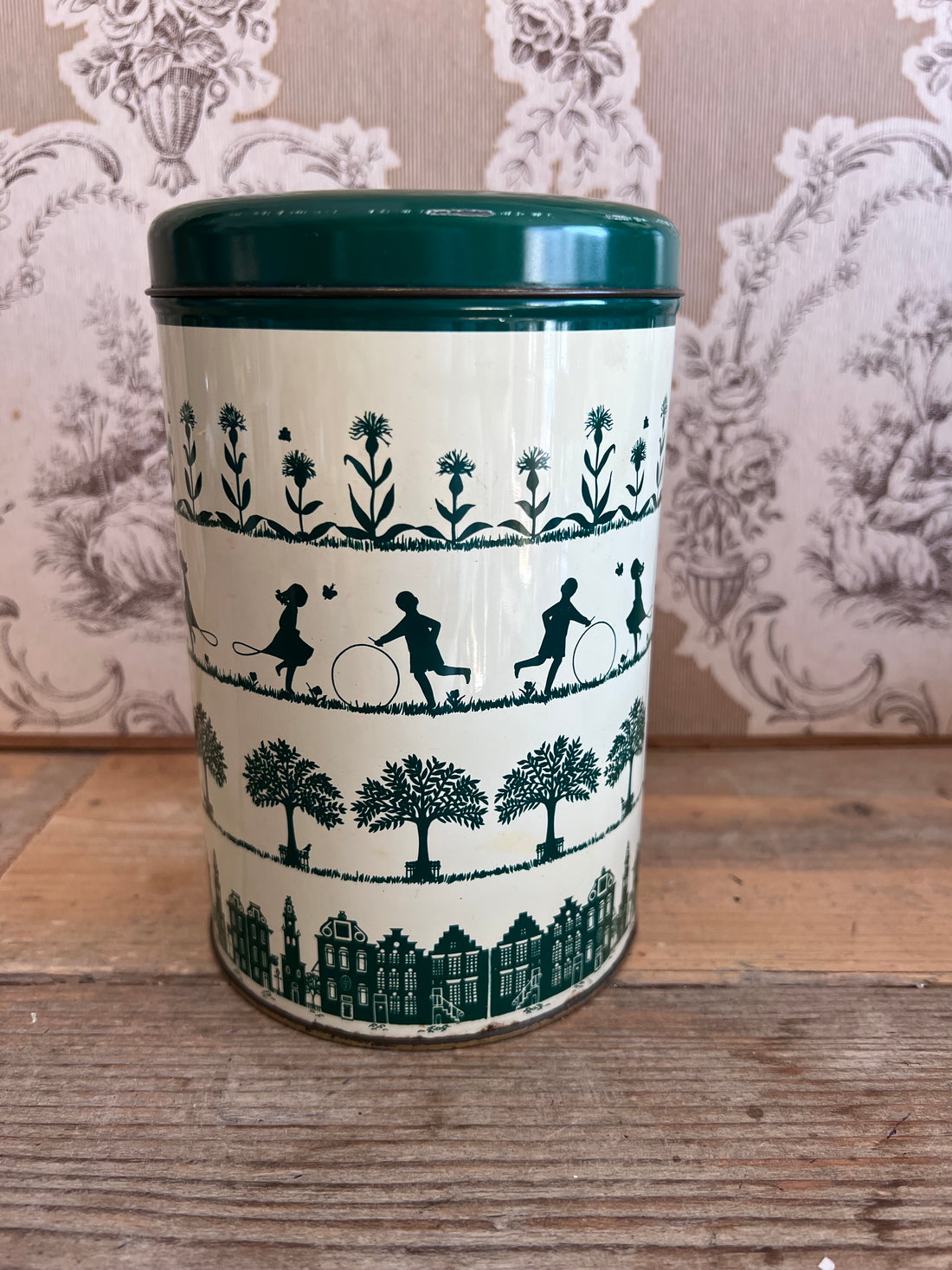 Tomado voorraadbus, vintage voorraadbus, voorraadbus groen beige, Tomado voorraadbus met kinderen, retro voorraadbus, voorraadbus keuken, lucht- en vochtdichte voorraadbus, decoratieve voorraadbus.