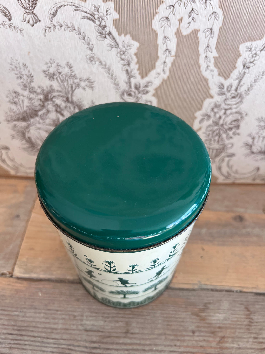 Tomado voorraadbus, vintage voorraadbus, voorraadbus groen beige, Tomado voorraadbus met kinderen, retro voorraadbus, voorraadbus keuken, lucht- en vochtdichte voorraadbus, decoratieve voorraadbus.