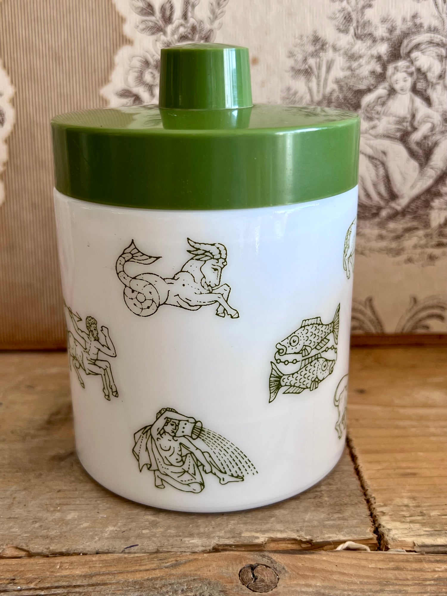 Jaren 70 voorraadpot, Douwe Egberts mocca pot, vintage voorraadpot, opaline glas voorraadpot, jaren 70 keukenaccessoire, retro voorraadpot, melanine deksel pot, vintage koffiepot, zeedieren opdruk voorraadpot, nostalgische voorraadpot.