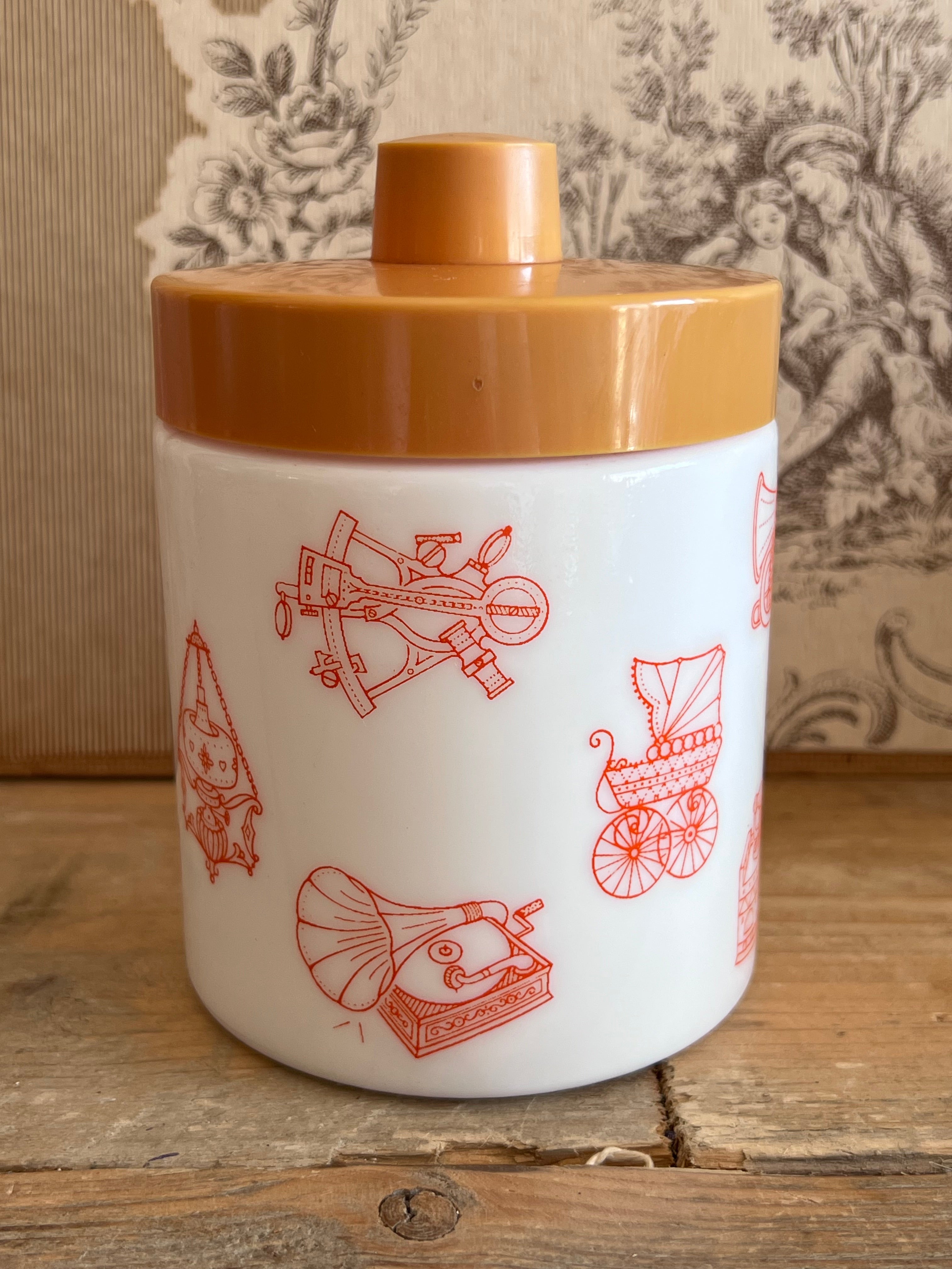 Jaren 70 voorraadpot, Douwe Egberts mocca pot, vintage voorraadpot, opaline glas voorraadpot, jaren 70 keukenaccessoire, retro voorraadpot, melanine deksel pot, vintage koffiepot, zeedieren opdruk voorraadpot, nostalgische voorraadpot.