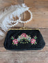 vintage portemonnee, retro portemonnee, brocante markt vondst, authentieke vintage accessoires, unieke portemonnee kopen, vintage accessoires online, klassieke portemonnee, tijdloze portemonnee, retro accessoires.