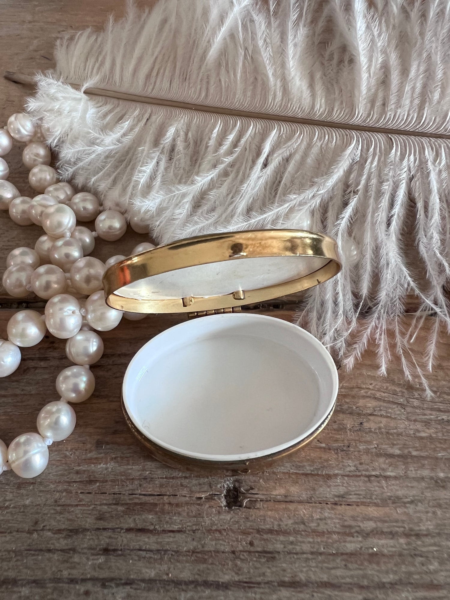 vintage pillendoosje, porseleinen pillendoosje, pillendoosje zonnebloem, ovale pillendoos, antiek pillendoosje, retro pillendoos, klein opbergdoosje vintage, vintage accessoire, collectors item pillendoos