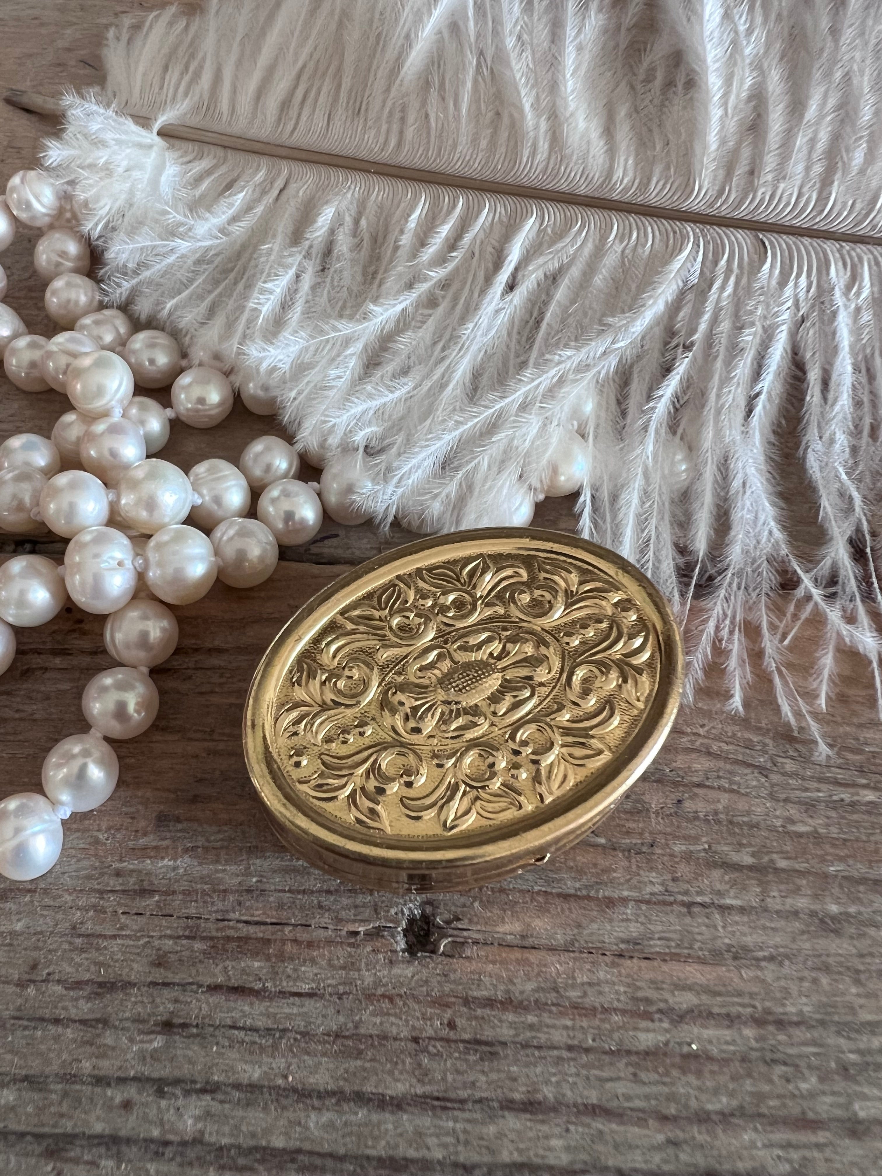 vintage pillendoosje, porseleinen pillendoosje, pillendoosje zonnebloem, ovale pillendoos, antiek pillendoosje, retro pillendoos, klein opbergdoosje vintage, vintage accessoire, collectors item pillendoos