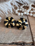 
jaren 80 oorclips, chique oorclips goud zwart, metalen oorclips retro, vintage oorclips jaren 80, clip-on oorclips dames, statement oorclips goud, opvallende oorclips zwart goud, retro metaal sieraden, jaren 80 accessoires dames, chique oorclips zonder gaatjes