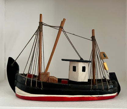 Vissersbootje van hout