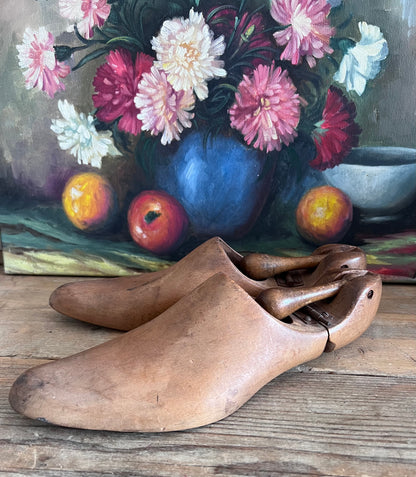 vintage houten schoenspanners, houten schoenspanners vintage, schoenspanners van hout, houten schoenonderhoud, schoenvorm behoud, houten schoenspanners duurzaam, schoenspanners voor leren schoenen, antieke schoenspanners, schoenaccessoires hout, vintage schoenverzorging