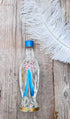 vintage wijwaterflesje glas, Maria de Lourdes wijwaterflesje, Lourdes souvenir glas, religieus wijwaterflesje, katholiek wijwaterflesje, Lourdes devotioneel object, wijwaterflesje met houten dop, vintage Lourdes attribuut, kerkelijk souvenir, religieuze verzameling glas