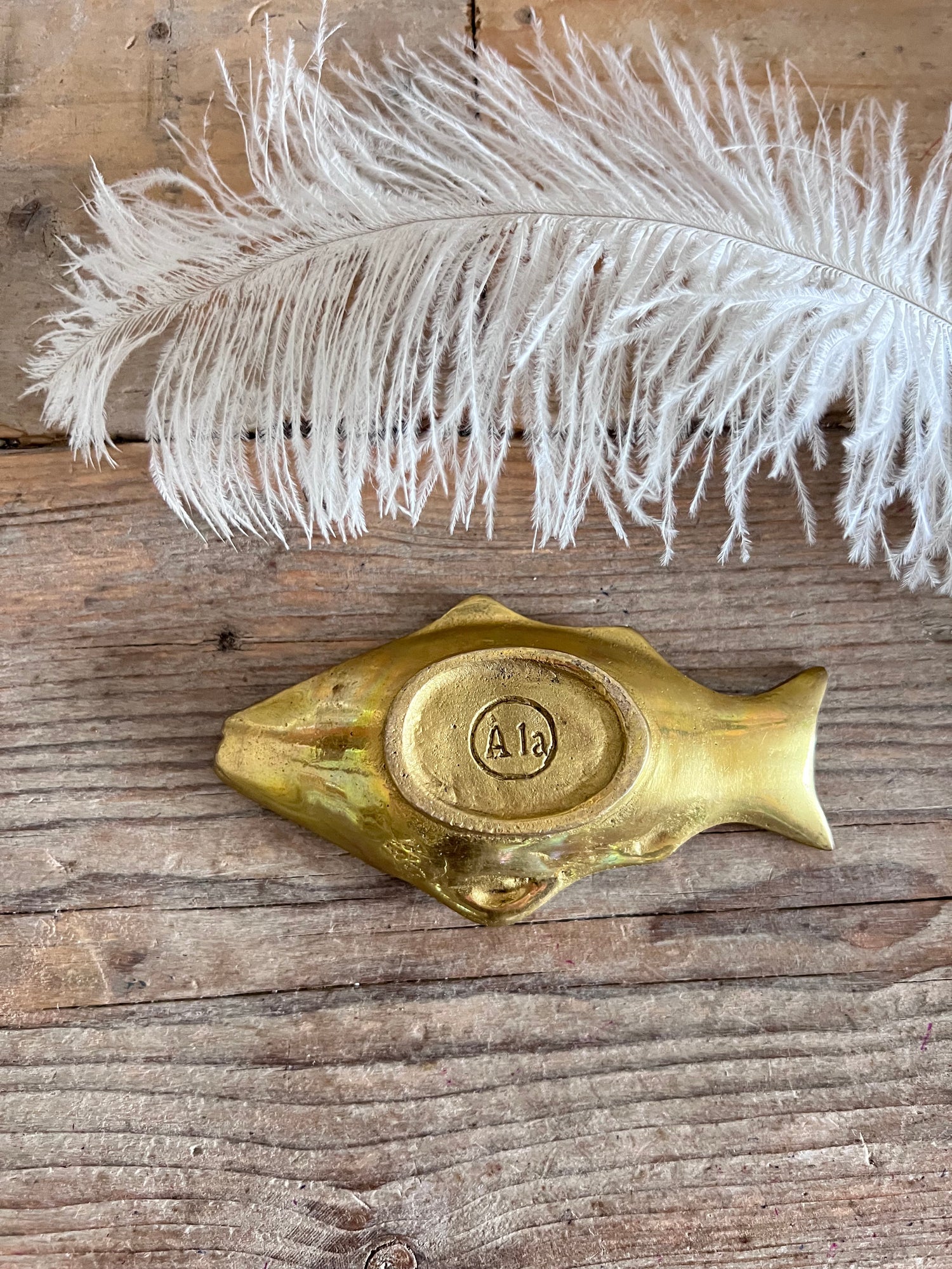 vintage vide poche vis, vintage vide poche gemerkt, visvormig vide poche, vintage opbergbakje, decoratief vide poche, vintage accessoires, verzamelaarsobject vide poche, retro vide poche visvorm, antiek vide poche, vintage interieuraccessoire