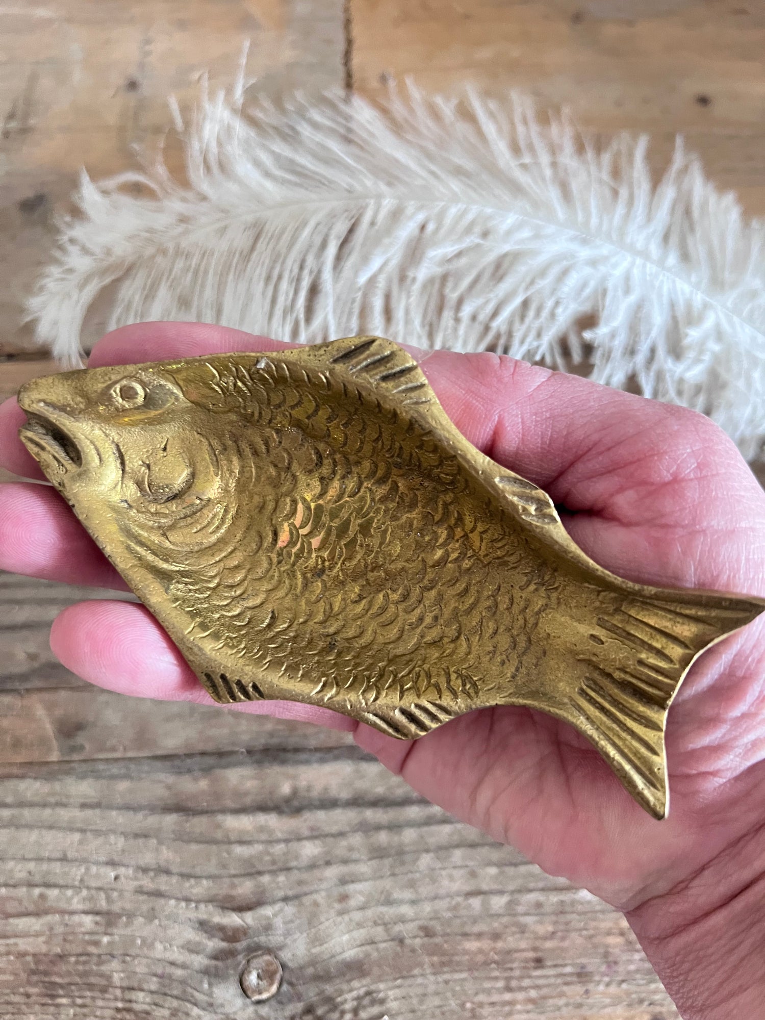 vintage vide poche vis, vintage vide poche gemerkt, visvormig vide poche, vintage opbergbakje, decoratief vide poche, vintage accessoires, verzamelaarsobject vide poche, retro vide poche visvorm, antiek vide poche, vintage interieuraccessoire