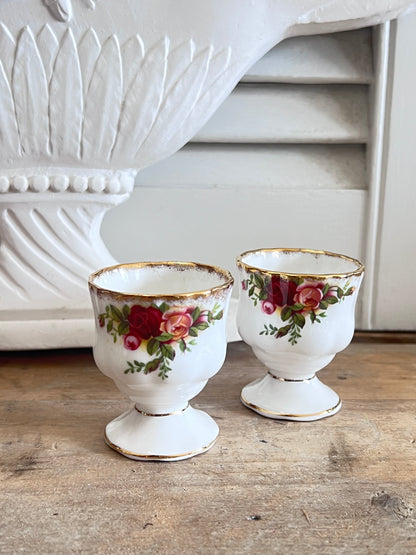 Old Country Roses, Royal Albert eierdop, vintage porselein, Royal Albert servies, Old Country Roses porselein, vintage eierdop, porseleinen servies, klassiek servies, Royal Albert vintage, Old Country Roses servies.