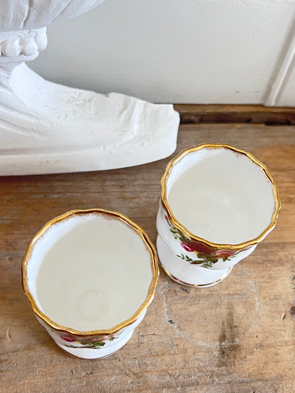 Old Country Roses, Royal Albert eierdop, vintage porselein, Royal Albert servies, Old Country Roses porselein, vintage eierdop, porseleinen servies, klassiek servies, Royal Albert vintage, Old Country Roses servies.