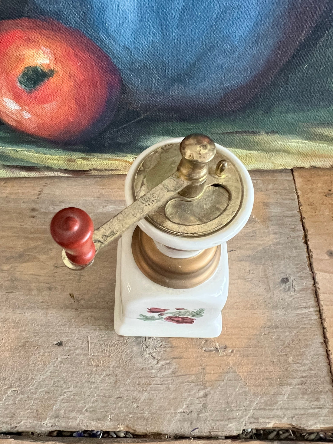 Vintage pepermolen met roosjes