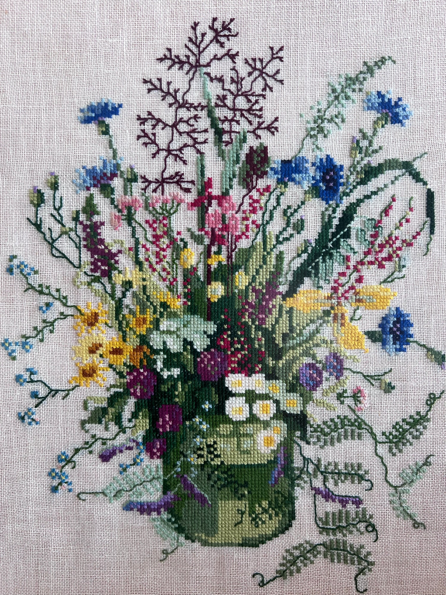 Vintage lijst met borduurwerk "veldboeket"